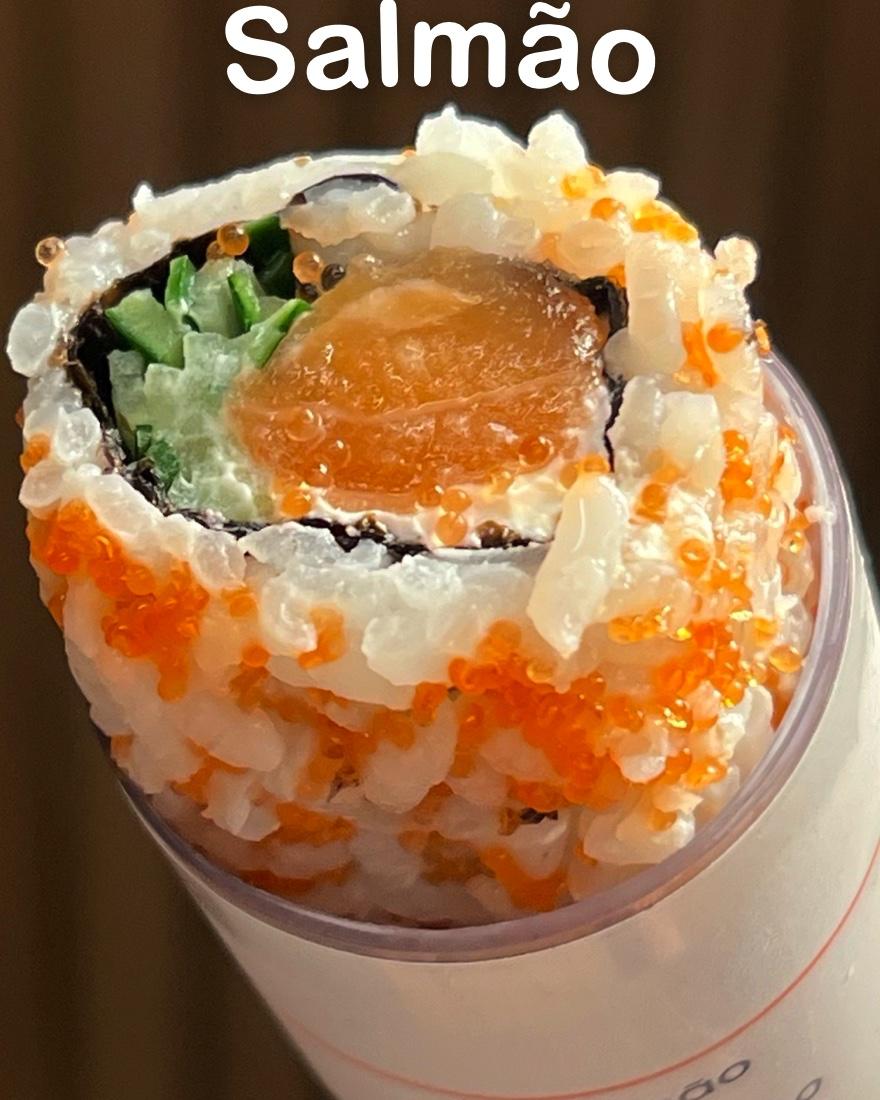 Sushi de Salmão no tubo Tubushi, push-to-eat